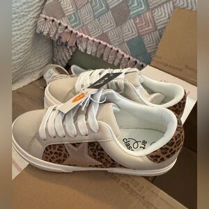Art Class Cream and Leopard Sneakers nwt size 2